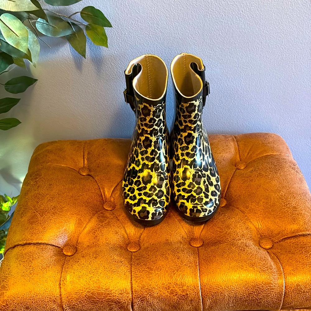 SOLD - Rain boots, leopard print. Worn 3-4 times.